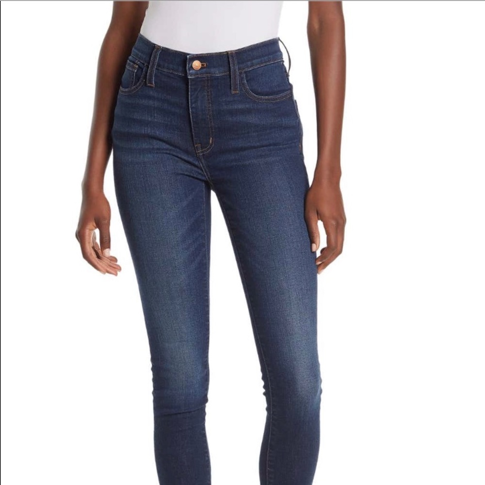 Madewell 
Magic Pocket 9" Mid-Rise Skinny Jeans